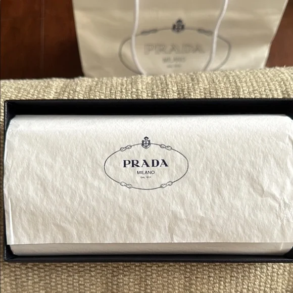 Prada Large Saffia Leather Wallet - Picture 6 of 7